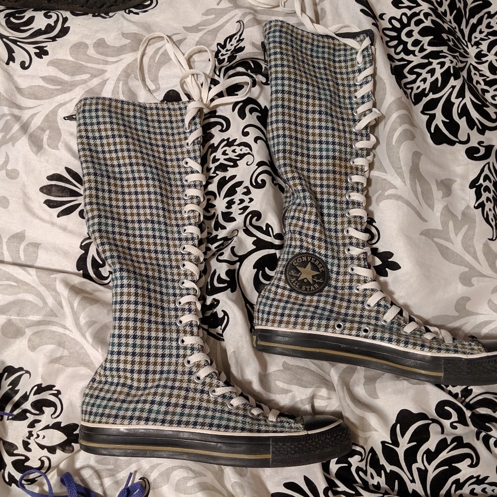 Converse knee high top canvas shoes. Womens 8